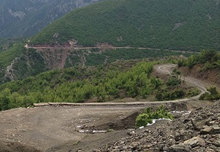 The gravel road over the Shtame Pass