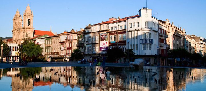 the avenida central in Barga