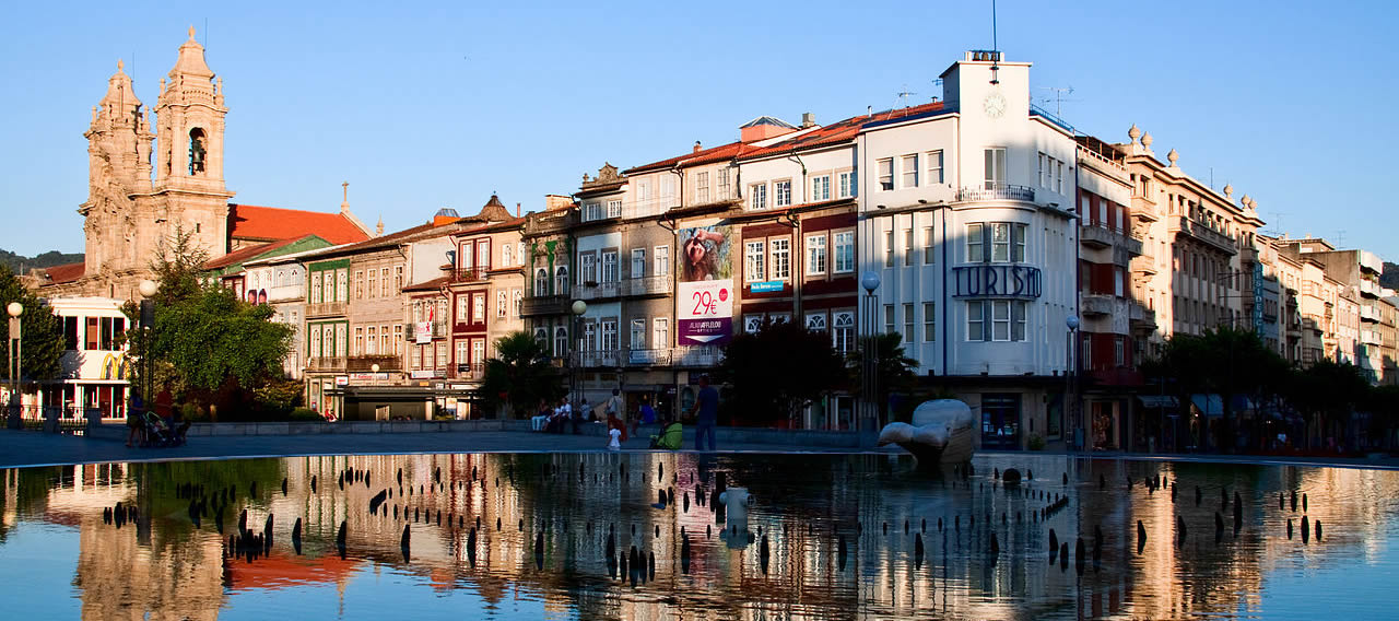 the avenida central in Barga