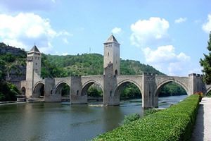 Bridge over river lot, Cahors