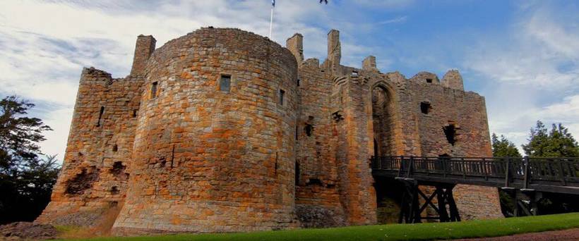 Dirleton Castle with walkway 