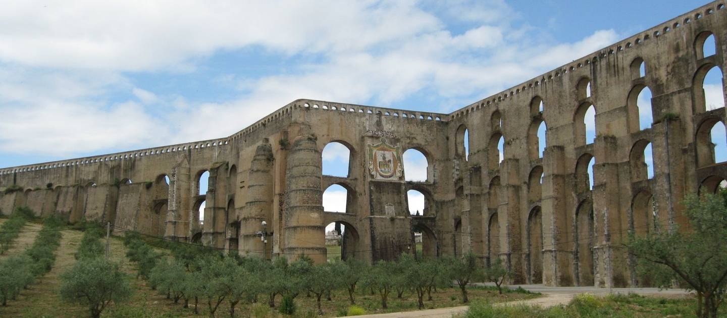 the 16th-century aqueduct at Elvas