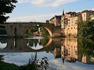 bridge crossing the river at Villeneuve-sur-lot