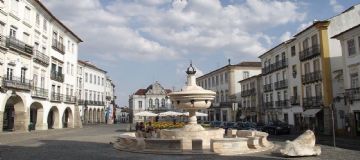 Fountain Giraldo Square, Evora